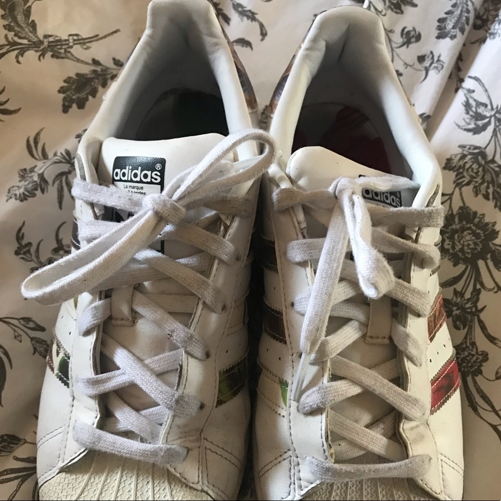 Adidas Superstars - Picture 2 of 4